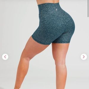 Buffbunny Nile/gold bossy print shorts XL